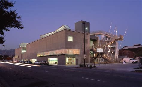ArtCenter College of Design .